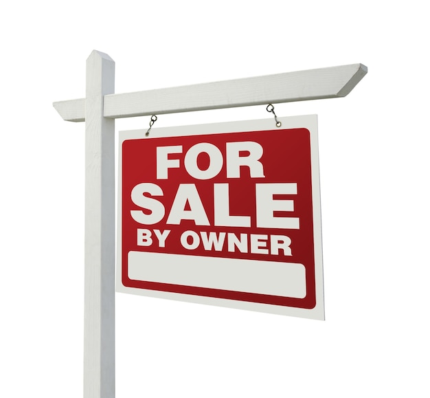 Direito de frente para venda pelo proprietário sinal imobiliário isolado em um fundo branco