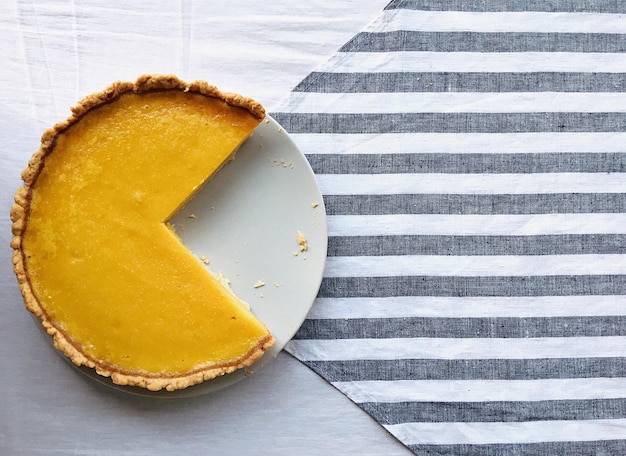 Direkt über dem Schuss des Desserts auf dem Tisch