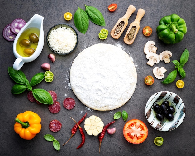 Foto direkt über dem schuss von essen auf dem tisch