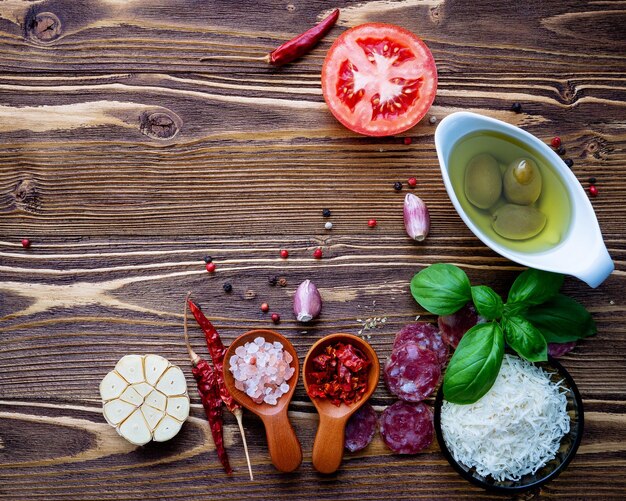 Diretamente acima do tiro de ingredientes na mesa