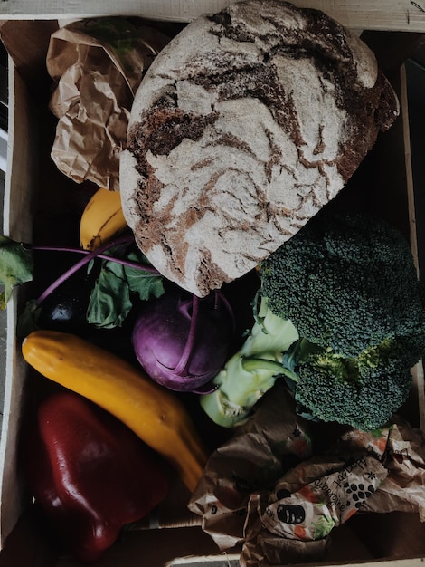 Diretamente acima do tiro de vegetais na mesa