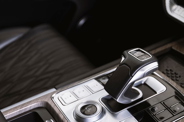 Dirigindo com estilo e conforto revelando o interior do novo SUV híbrido GWM TANK 500