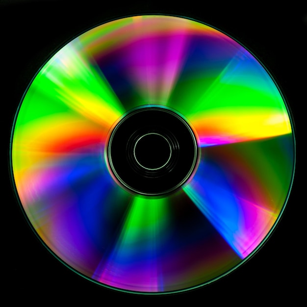 Disco de CD e DVD em fundo preto