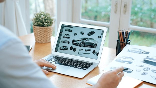 Diseñador de automóviles analizando cuidadosamente el prototipo de automóvil Synchronos