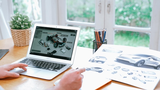 El diseñador de automóviles analizando cuidadosamente los prototipos de automóviles sincrónicos