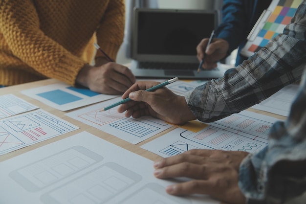 Diseñador de sitios web Desarrollo de aplicaciones de planificación creativa Borrador de boceto Plantilla de diseño de marco Estudio de diseño de estructura alámbrica Concepto de experiencia de usuario