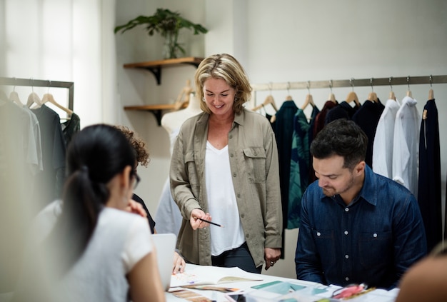 Los diseñadores de moda están trabajando en su proyecto