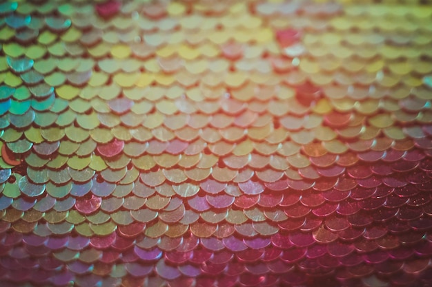 Diseño abstracto de lentejuelas Textura de tela roja naranja Fondo desenfocado