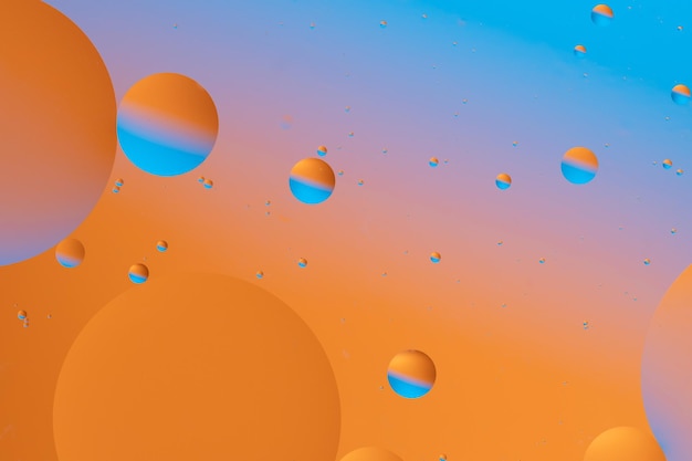 Diseño abstracto naranja y azul con formas circulares