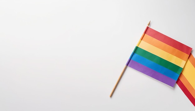 El diseño de la bandera del orgullo LGBTQ Rainbow en un fondo blanco