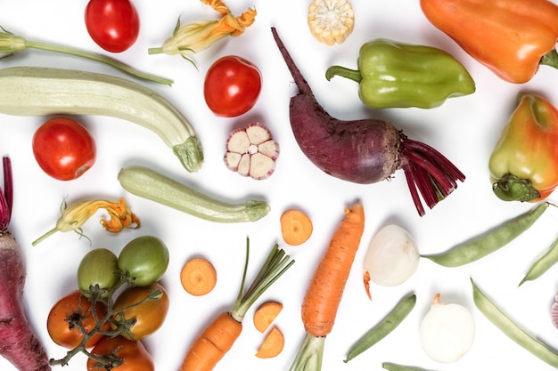 Diseño creativo hecho de verduras. Concepto de alimentación saludable Lay Flat, vista superior, espacio de copia