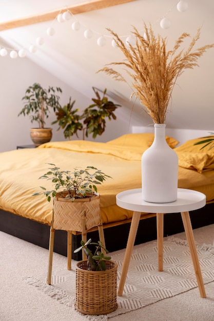 Foto diseño de dormitorio minimalista con plantas.