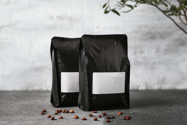 Diseño de embalaje de la bolsa de café negra de maqueta transparente png