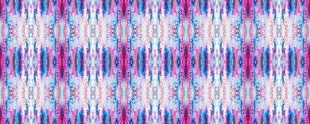 Diseño étnico de acuarela. Pincel de fondo azteca. Textura aleatoria de alfombra Kilim. Patrón de trajes de baño geométrico Chevron. Rectángulo divertido de pastel azul, rojo y púrpura Ikat Rapport. Patrón sin costura étnico.