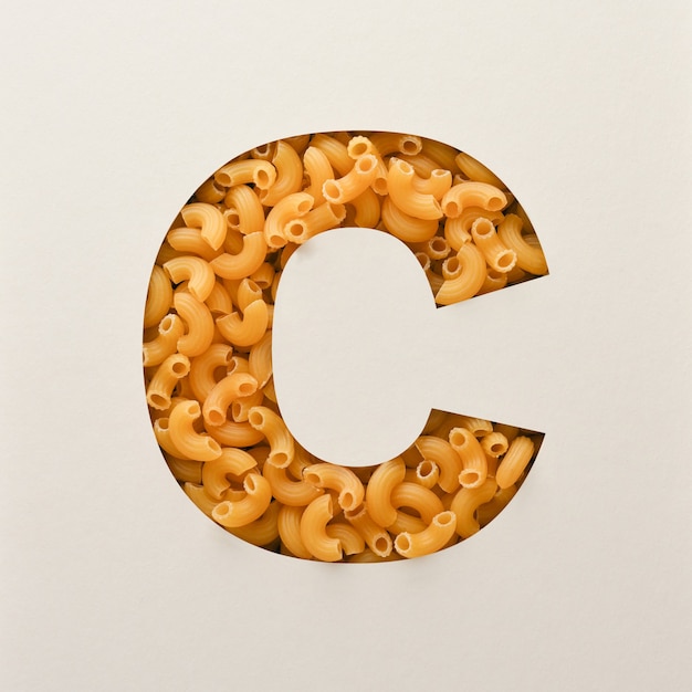 Diseño de fuente, fuente de alfabeto abstracto con macarrones de codo, tipografía de comida realista - C