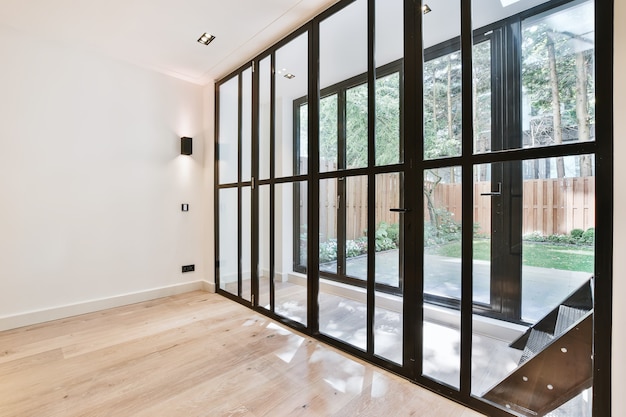 Diseño interior brillante de una casa de lujo