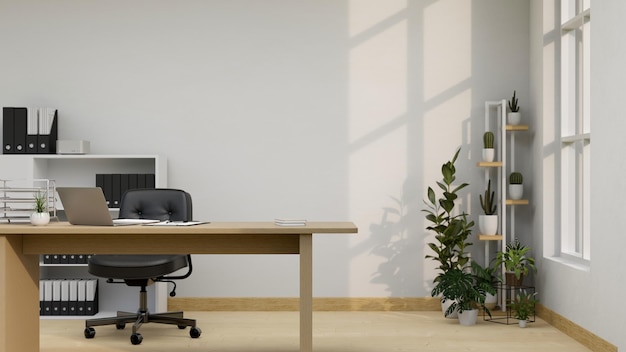 Diseño interior de oficina blanco y brillante mínimo con mesa de trabajo de madera con accesorios de oficina