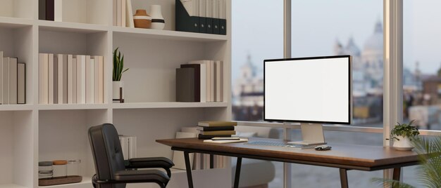 Diseño interior de una oficina moderna y contemporánea con maqueta de pantalla blanca de computadora