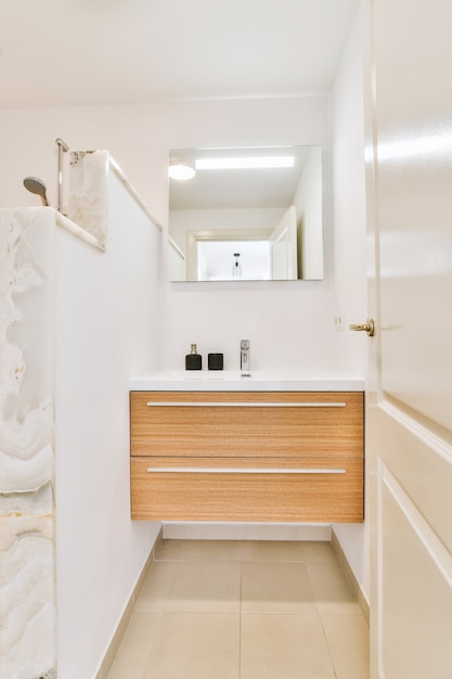 Diseño de interiores de baño hermoso y elegante.