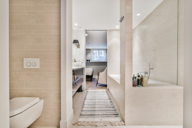 Diseño de interiores de baño hermoso y elegante.