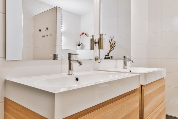 Diseño de interiores de baño hermoso y elegante.