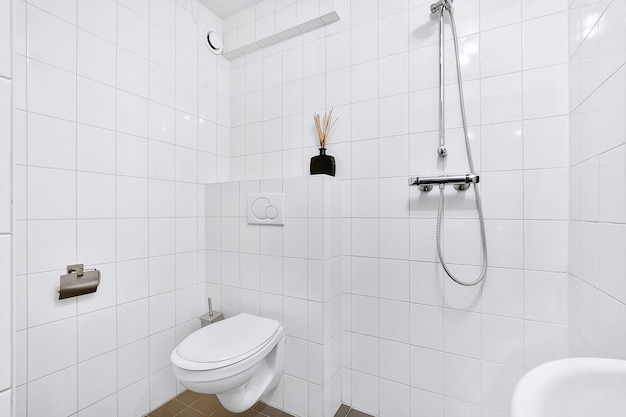 Diseño de interiores de baño hermoso y elegante.