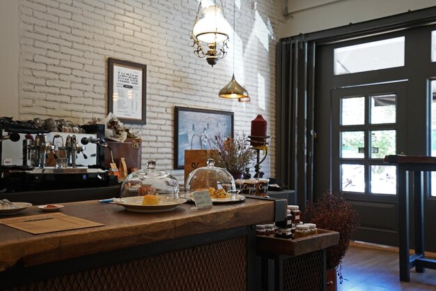Foto diseño de interiores y decoración de bares de cafeterías y panaderías decoradas con muebles de madera