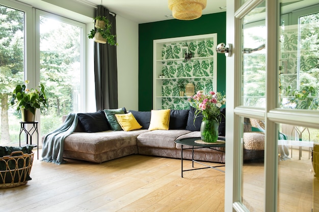 Diseño de interiores de sala de estar acogedor y elegante