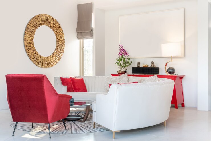 Foto diseño de interiores en salón con sofá o sillón y mesa de madera.