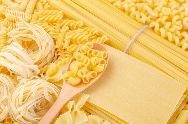 Foto diseño de pasta cruda italiana diferentes tipos y formas de pasta