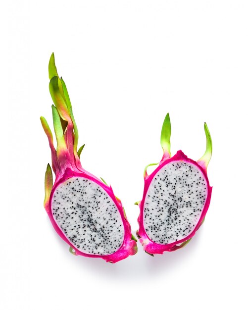 Diseño plano creativo con fruta de dragón rosa, blanca y verde orgánica fresca (pitaya o pitahaya)