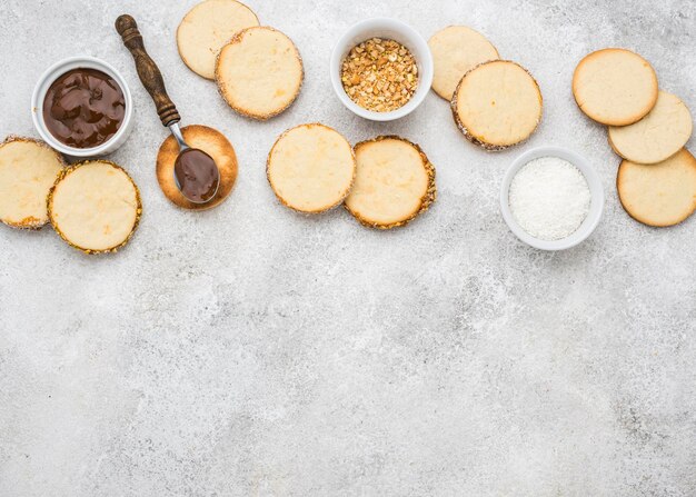 Foto diseño plano deliciosos alfajores con espacio de copia