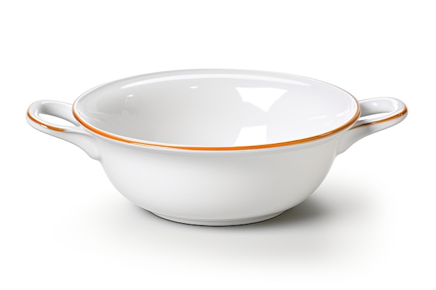 Diseño de plato de sopa aerodinámico aislado en fondo blanco