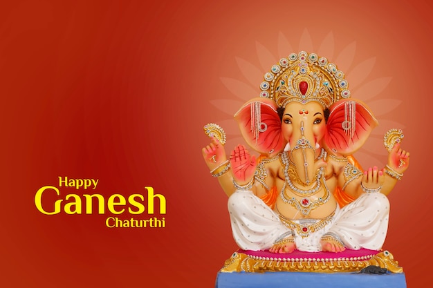 Diseño de tarjeta de felicitación feliz de Ganesh Chaturthi con el ídolo de lord ganesha