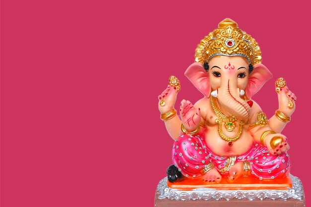 Diseño de tarjeta de felicitación feliz de Ganesh Chaturthi con el ídolo de lord ganesha