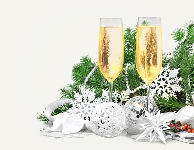 Diseño de tarjetas de Año Nuevo con champán Escena de Navidad Celebración de chispas
