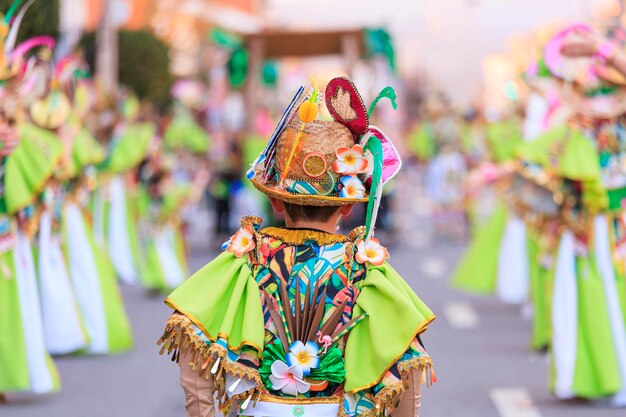 Foto disfraz de carnaval colorido y originil