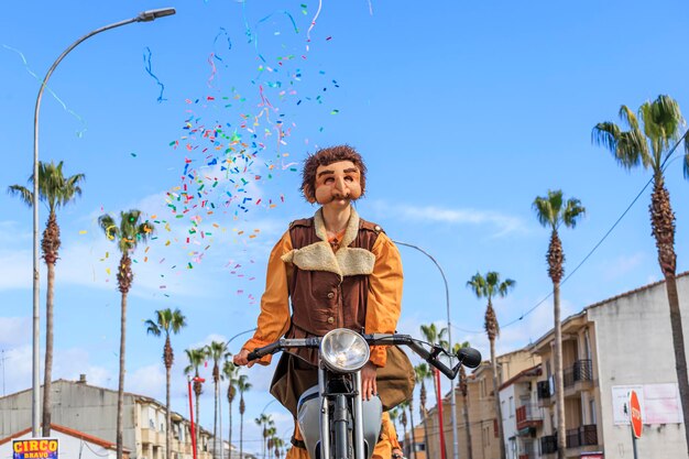 Foto disfraz de carnaval colorido y origil