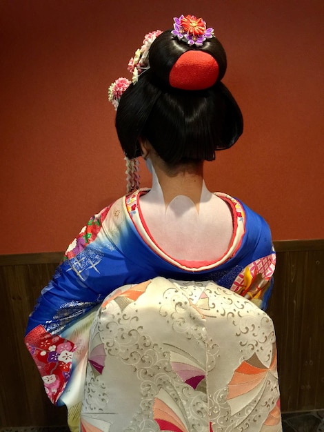 Foto el disfraz de kimono por detrás