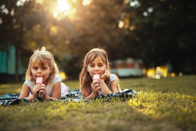 Disfrutando de un helado