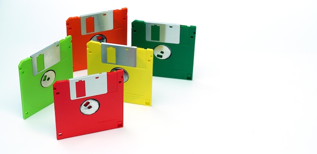 Diskette auf weißem HintergrundMehrfarbige Diskette