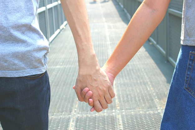 Foto disparo de cerca de la mano de la pareja juntos concepto de amor, cuidado, aliento y relación