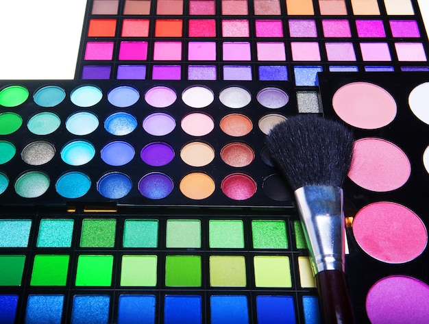 Disparo de estudio de sombras de ojos multicolores