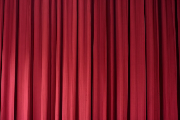 Disparo de fotograma completo de cortina roja
