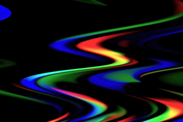 Dispersión de luz de prisma de cristal RGB sobre fondo negro