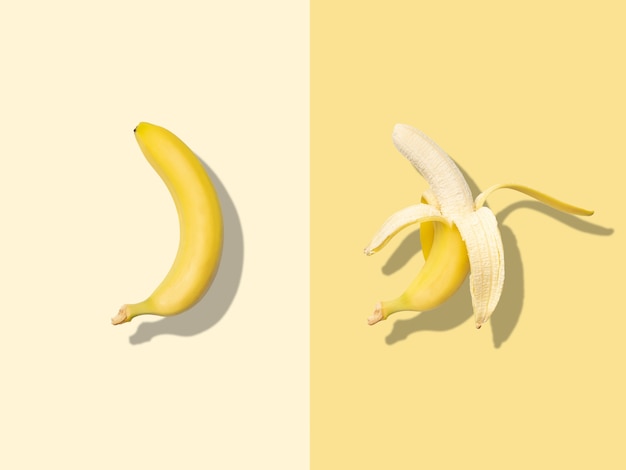 Disposición de plátanos enteros y pelados