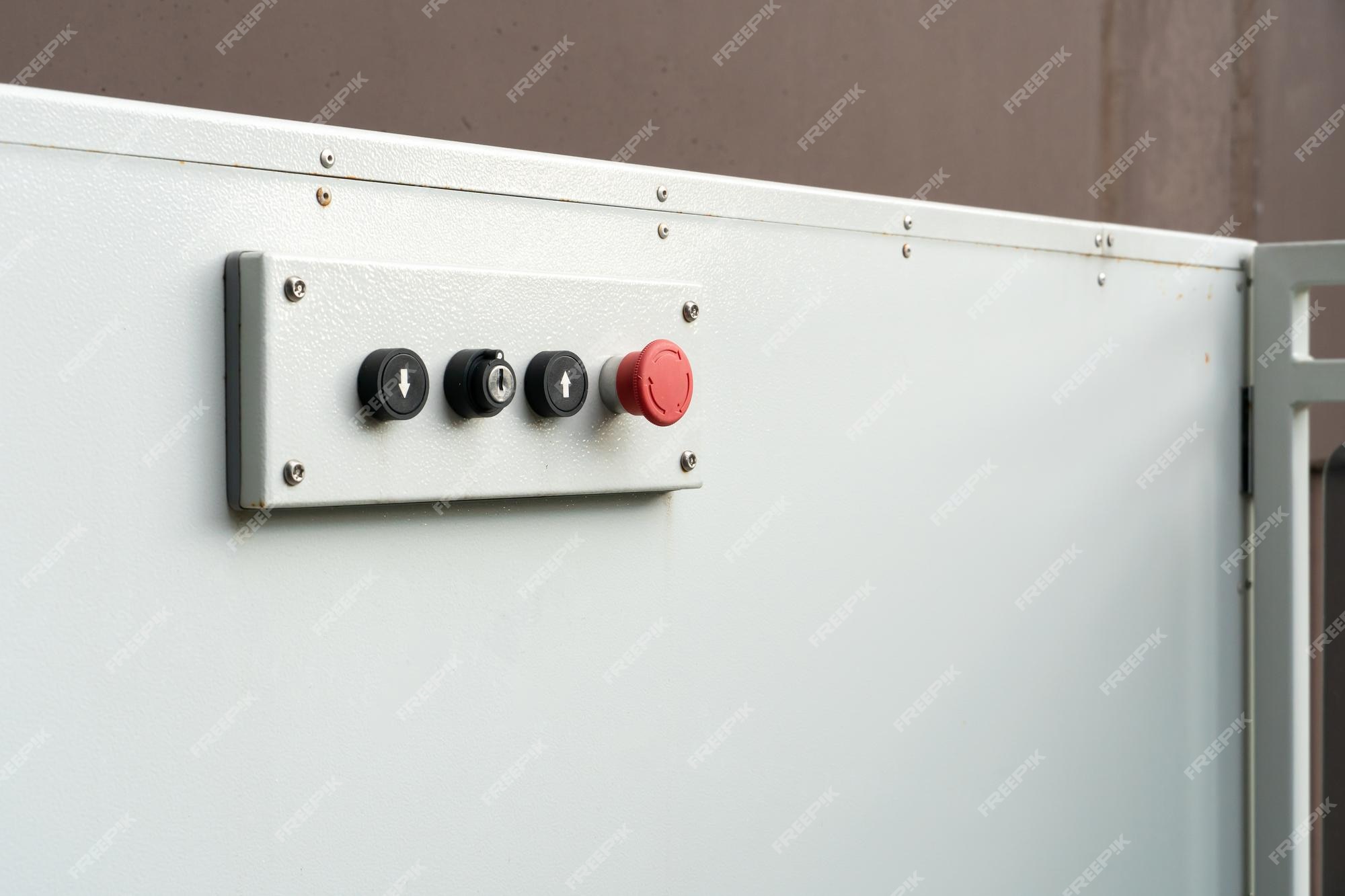 Un dispositivo mecánico con control remoto y botones interruptor selector eléctrico interruptor de botón interruptor eléctrico Premium