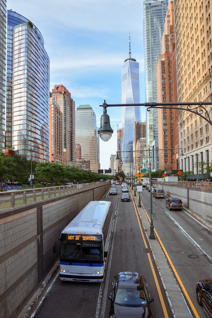 Distrito financeiro de Battery Park Vista da rua e dos edifícios em NYC EUA