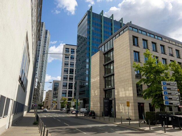 Distrito moderno de la ciudad de Frankfurt con edificios de gran altura