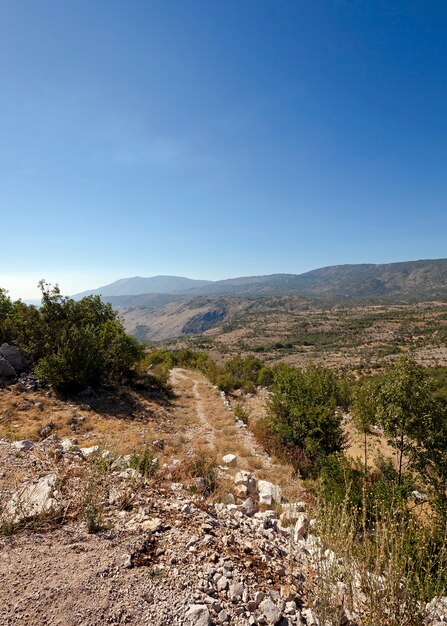 El distrito montañoso: las montañas que se encuentran en el territorio de. verano del año